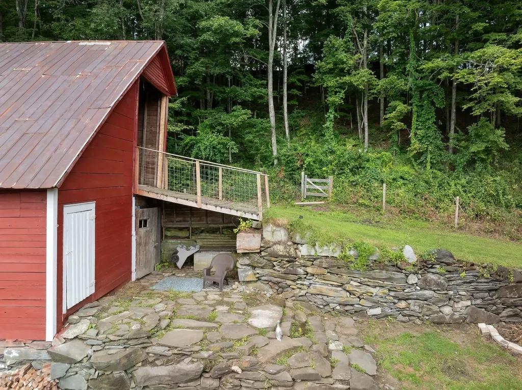 140 Pleasant Street Williamstown VT 05679