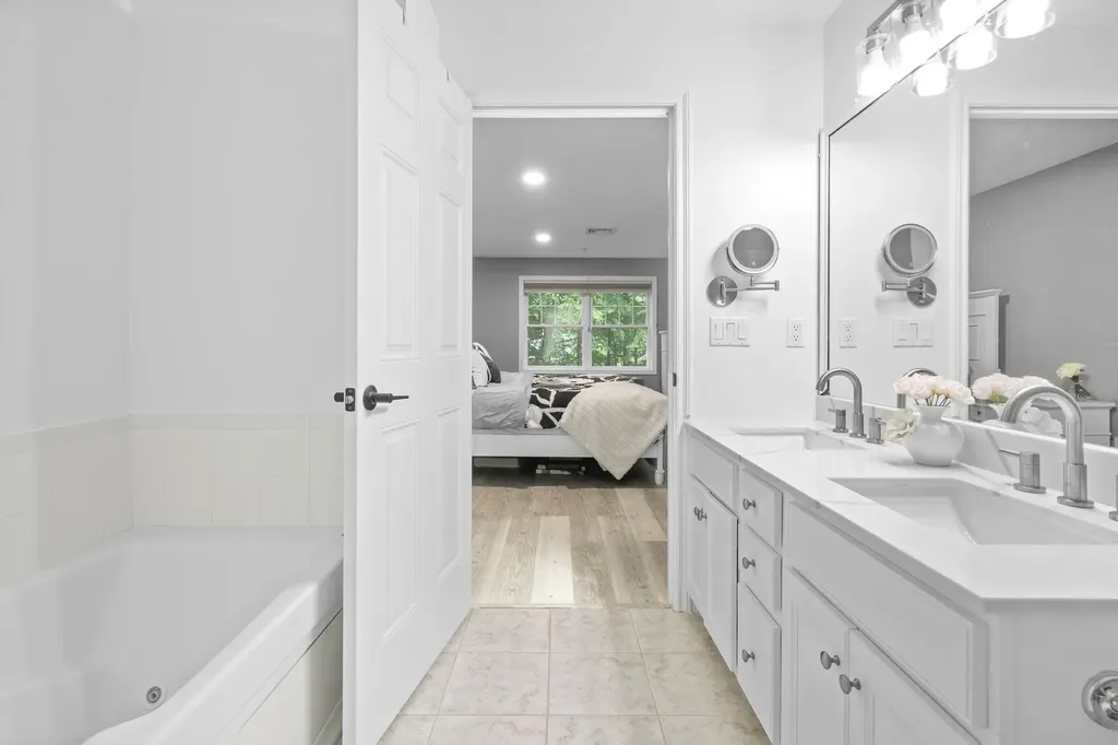 3 Sterling Hill Lane Exeter NH 03833