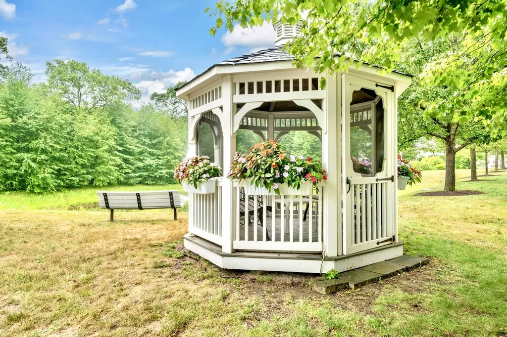 3 Sterling Hill Lane Exeter NH 03833