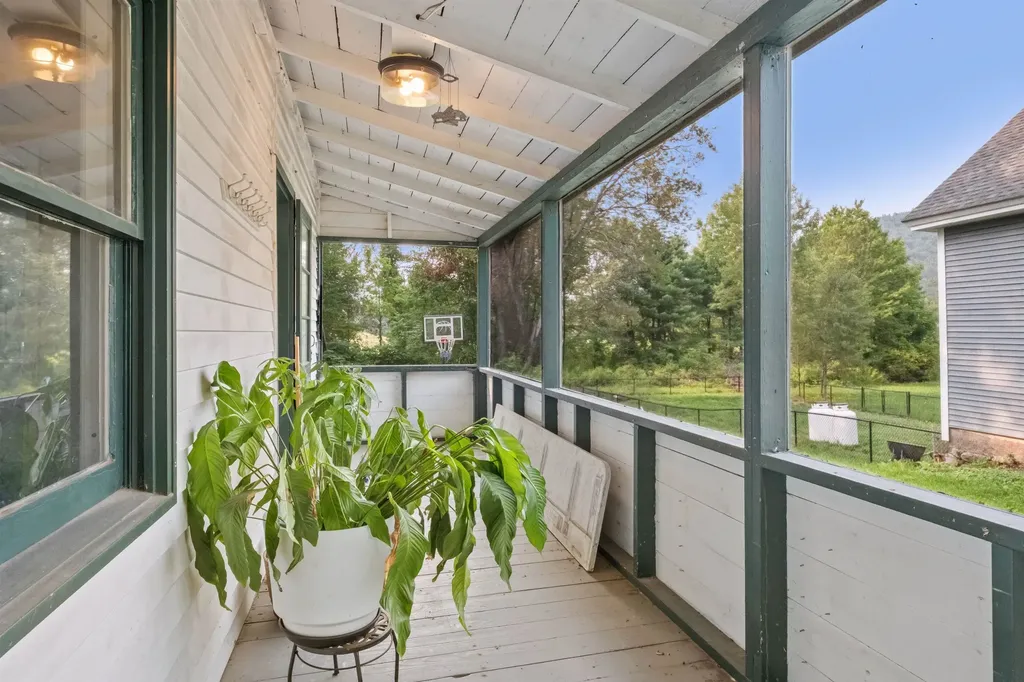 194 Pleasant Street Bristol NH 03222