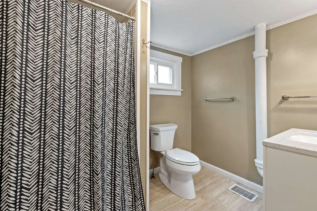 194 Pleasant Street Bristol NH 03222