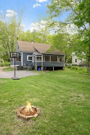 194 Pleasant Street Bristol NH 03222