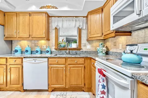 82 Fordway Extension Derry NH 03038