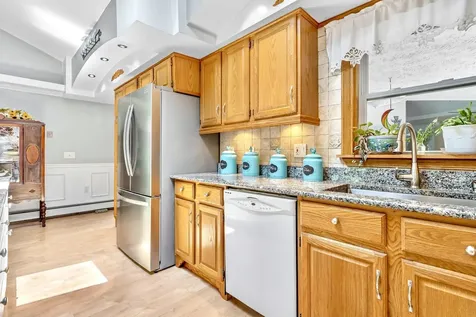 82 Fordway Extension Derry NH 03038