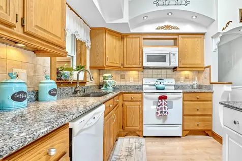 82 Fordway Extension Derry NH 03038