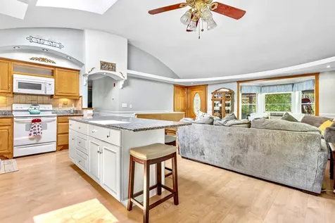 82 Fordway Extension Derry NH 03038