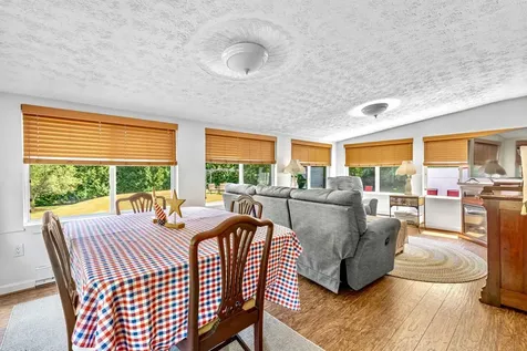 82 Fordway Extension Derry NH 03038