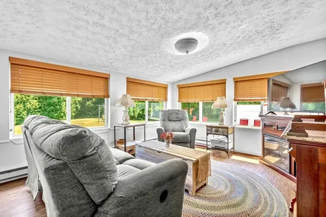 82 Fordway Extension Derry NH 03038