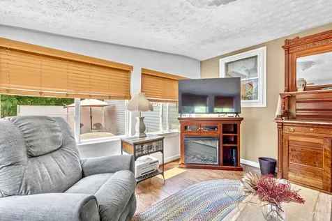 82 Fordway Extension Derry NH 03038