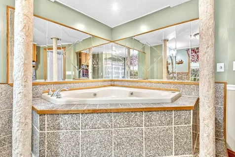 82 Fordway Extension Derry NH 03038