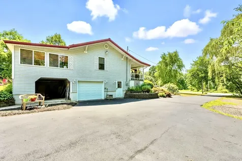 82 Fordway Extension Derry NH 03038