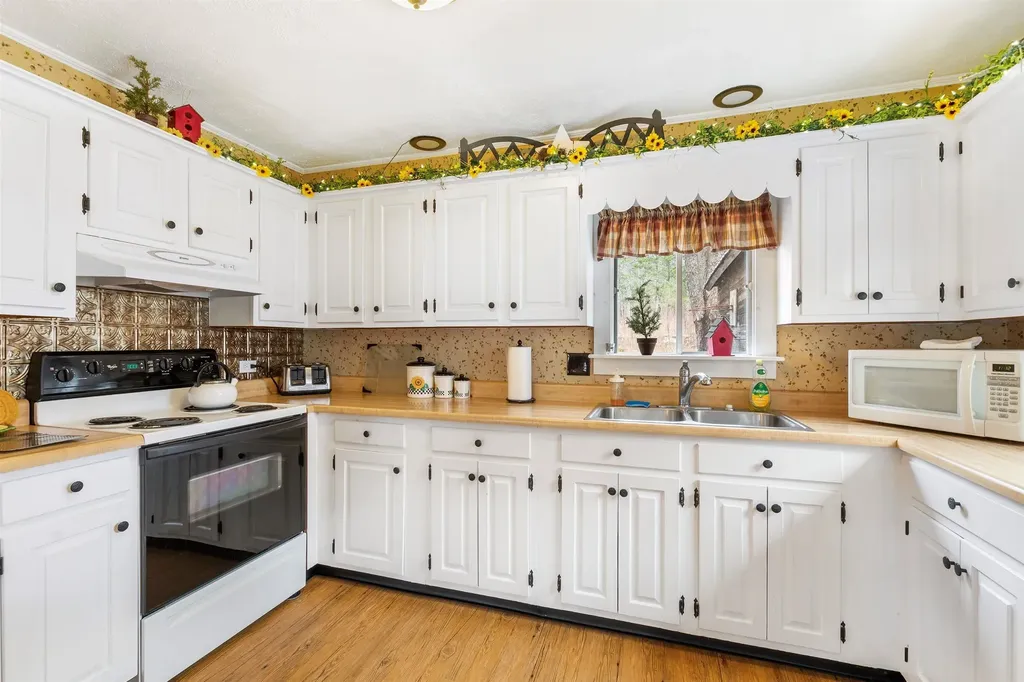 1495 Main Street Pittsburg NH 03592