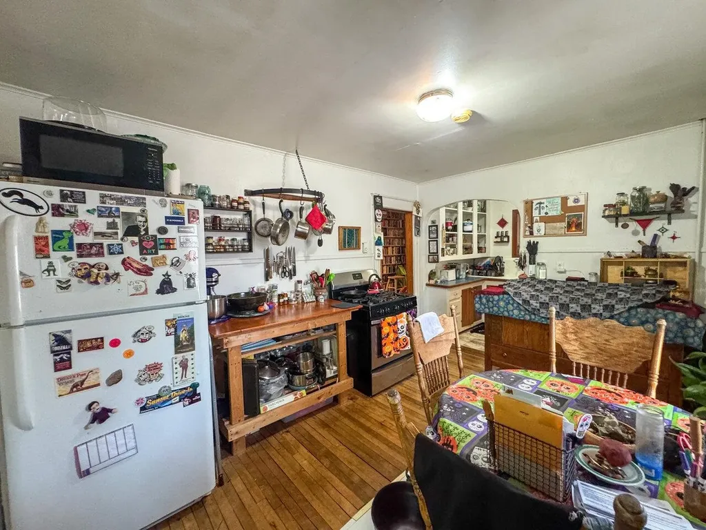 54 Hayward Street Burlington VT 05401-0000