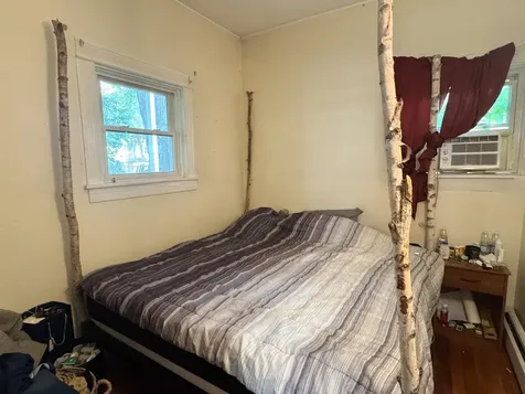 54 Hayward Street Burlington VT 05401-0000