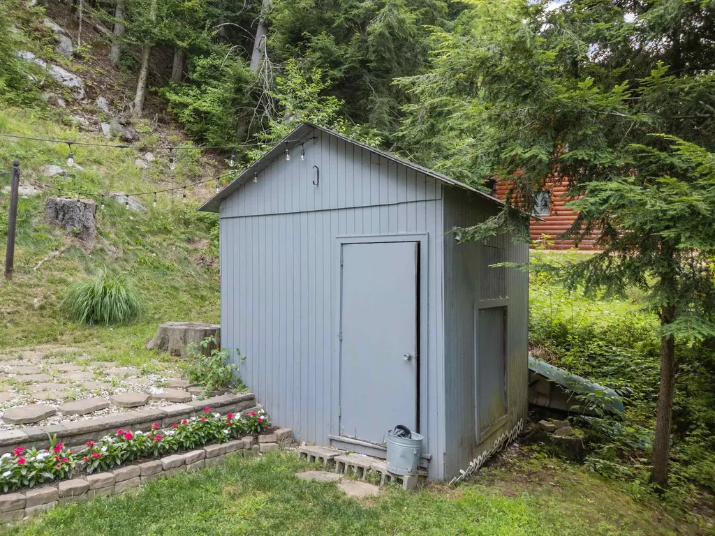 29 Granite Ledge Road Thornton NH 03285