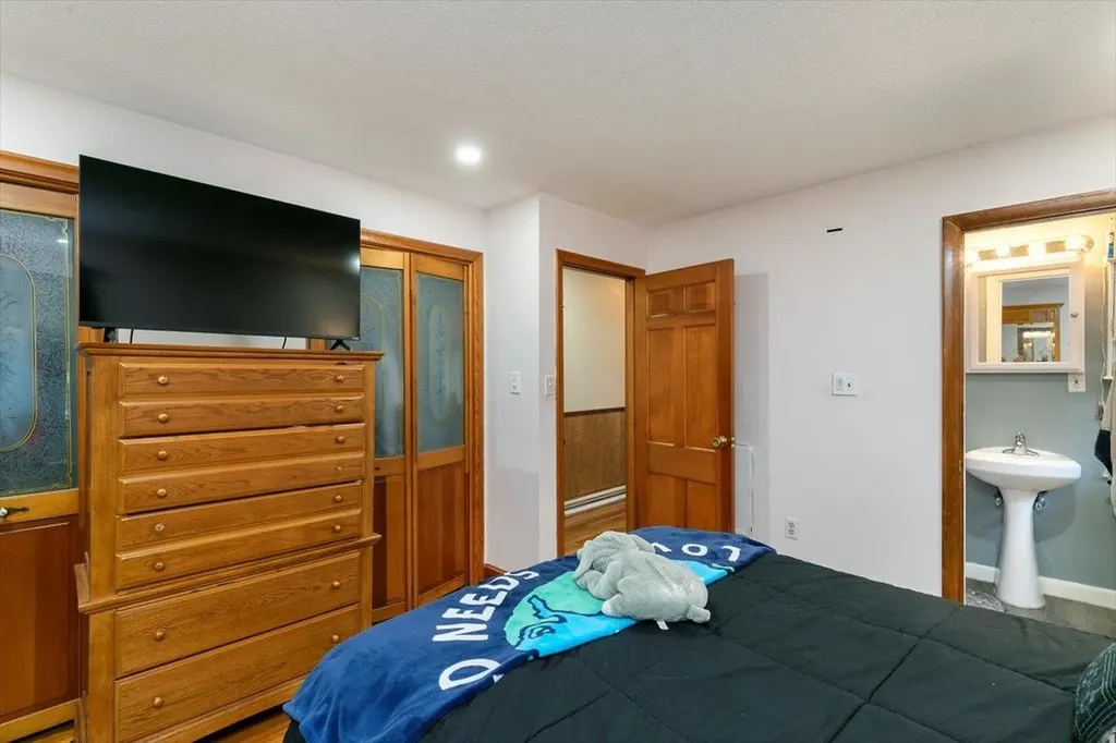 8 Joseph Road Salem NH 03079