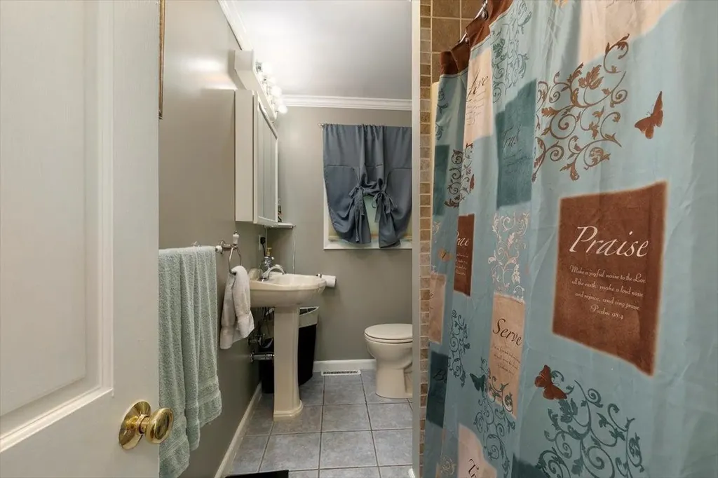 8 Joseph Road Salem NH 03079