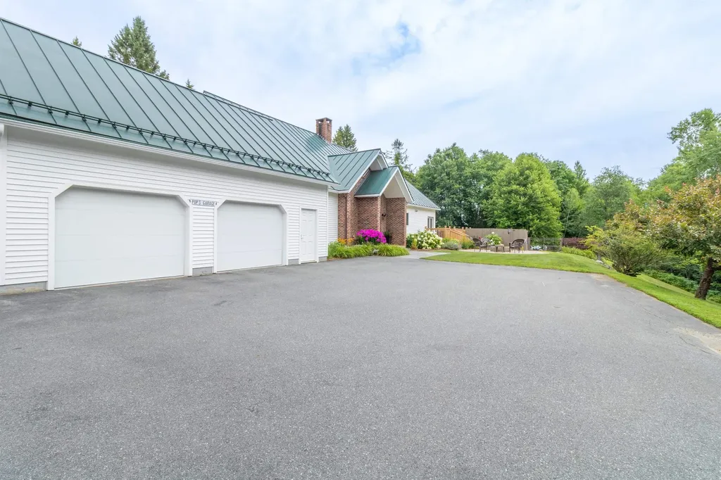 1504 Lake Road Newport City VT 05855