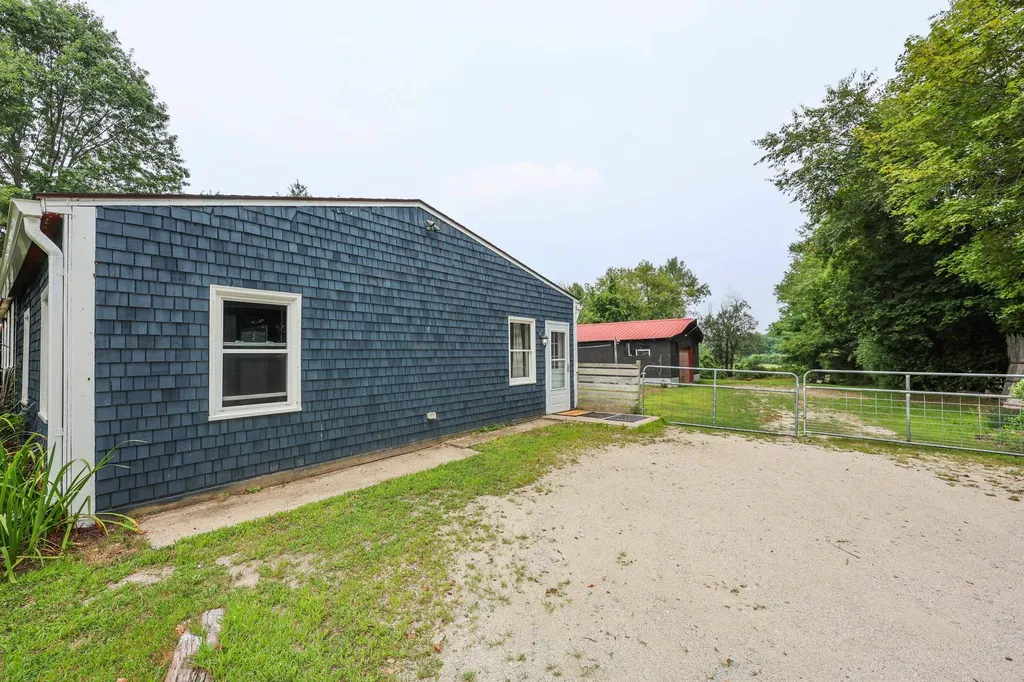 24 Stearns Road Amherst NH 03031