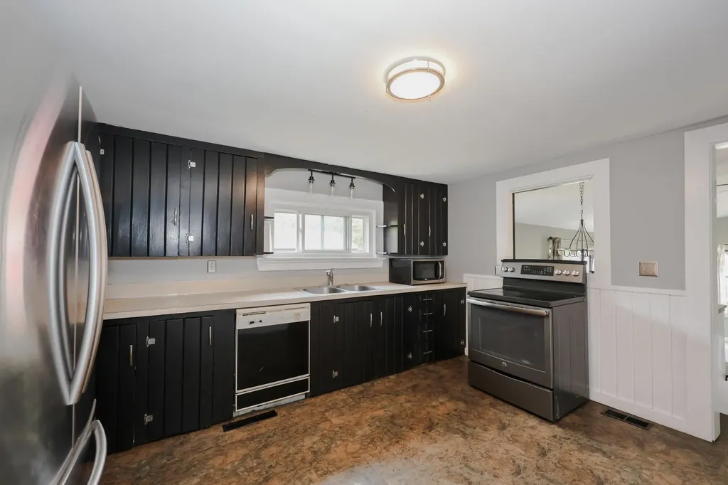 24 Stearns Road Amherst NH 03031