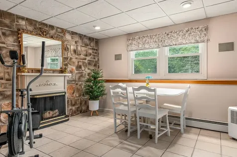 12 Spollett Drive Derry NH 03038