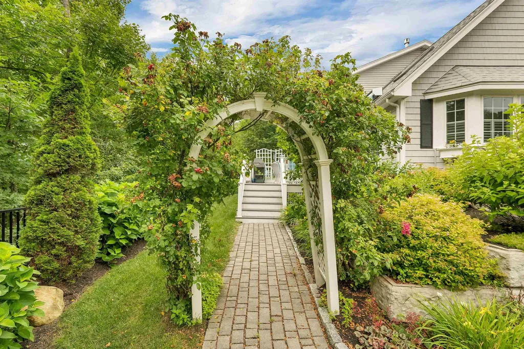 127 Forest Road Wolfeboro NH 03894