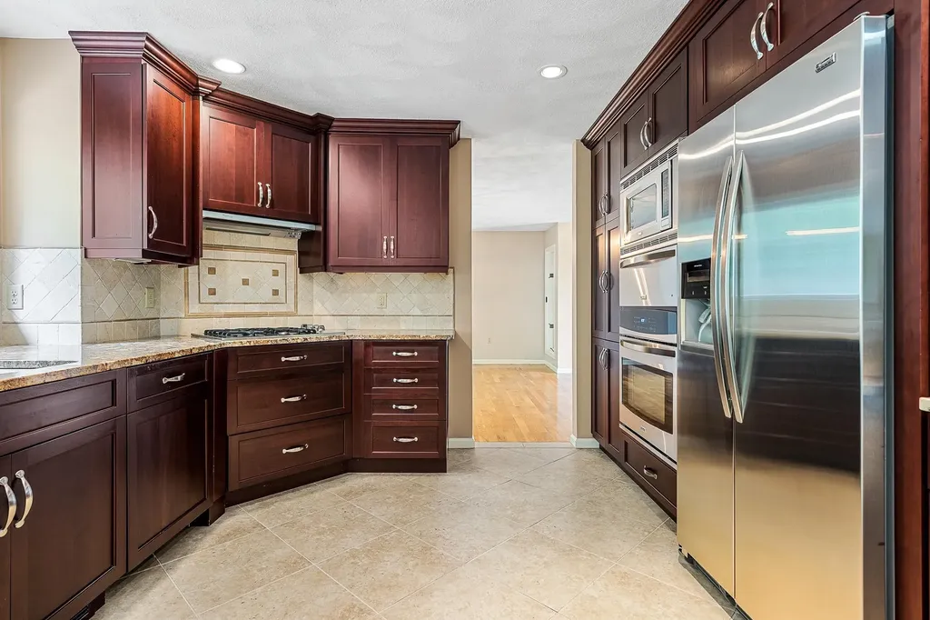9 Pope Circle Nashua NH 03063