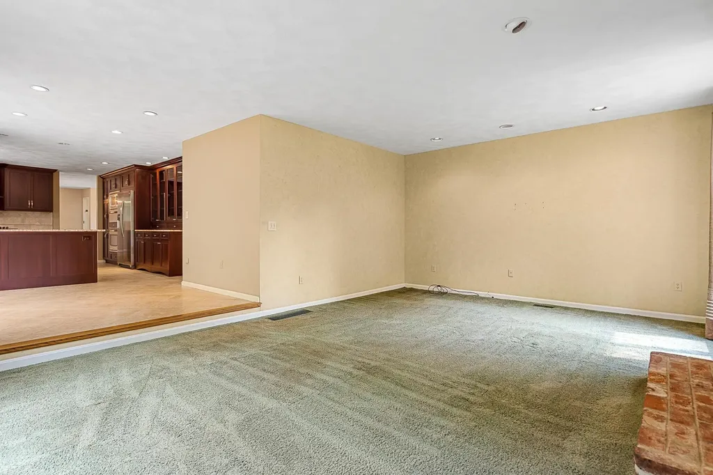 9 Pope Circle Nashua NH 03063