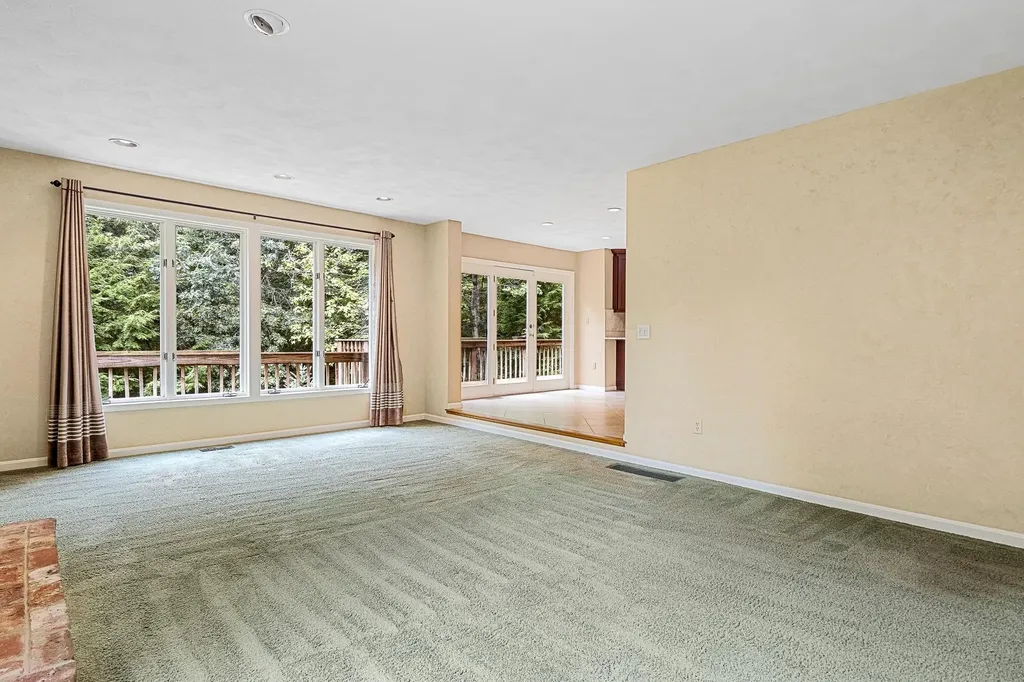 9 Pope Circle Nashua NH 03063