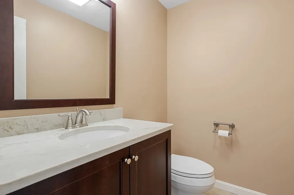 9 Pope Circle Nashua NH 03063