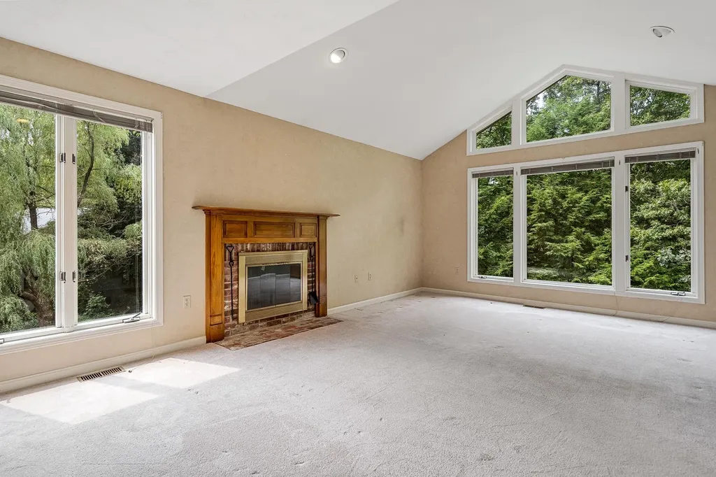 9 Pope Circle Nashua NH 03063