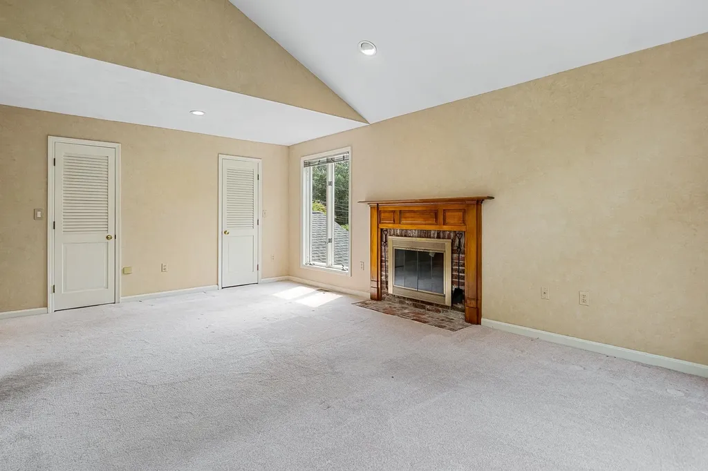9 Pope Circle Nashua NH 03063