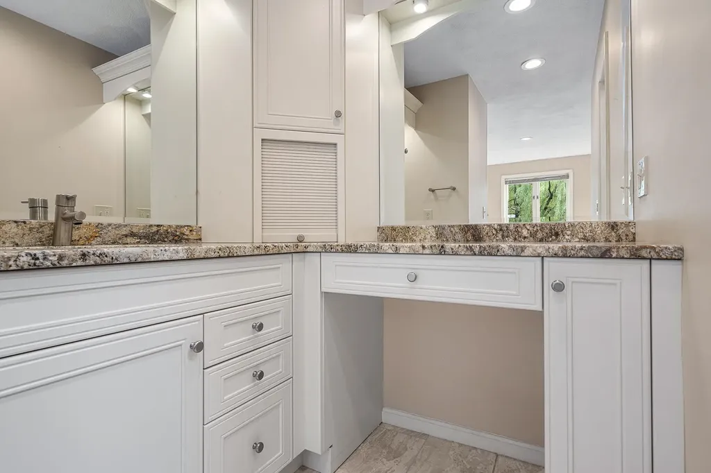 9 Pope Circle Nashua NH 03063