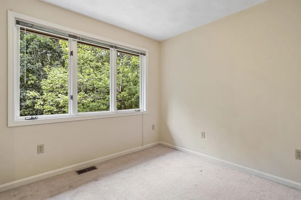 9 Pope Circle Nashua NH 03063