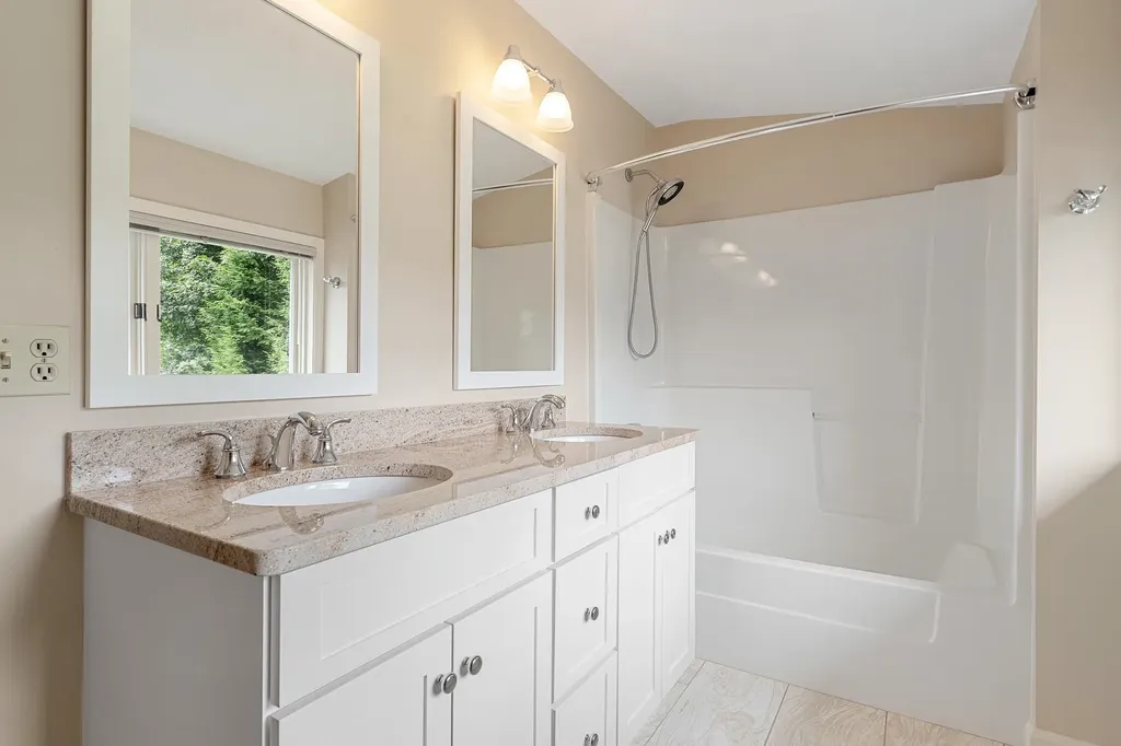 9 Pope Circle Nashua NH 03063