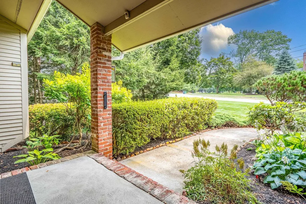 9 Pope Circle Nashua NH 03063