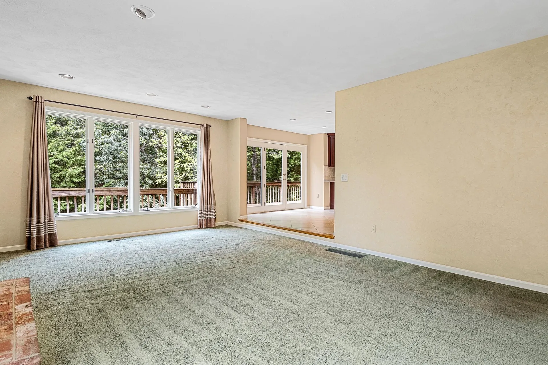 9 Pope Circle Nashua NH 03063