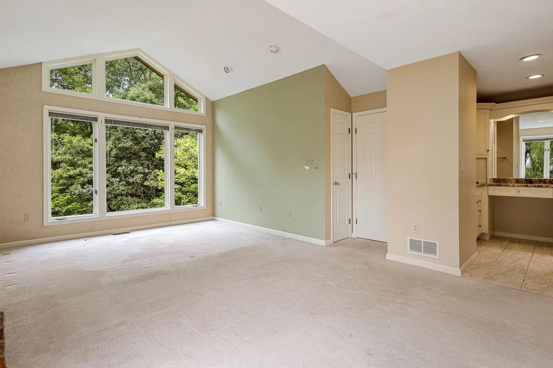 9 Pope Circle Nashua NH 03063