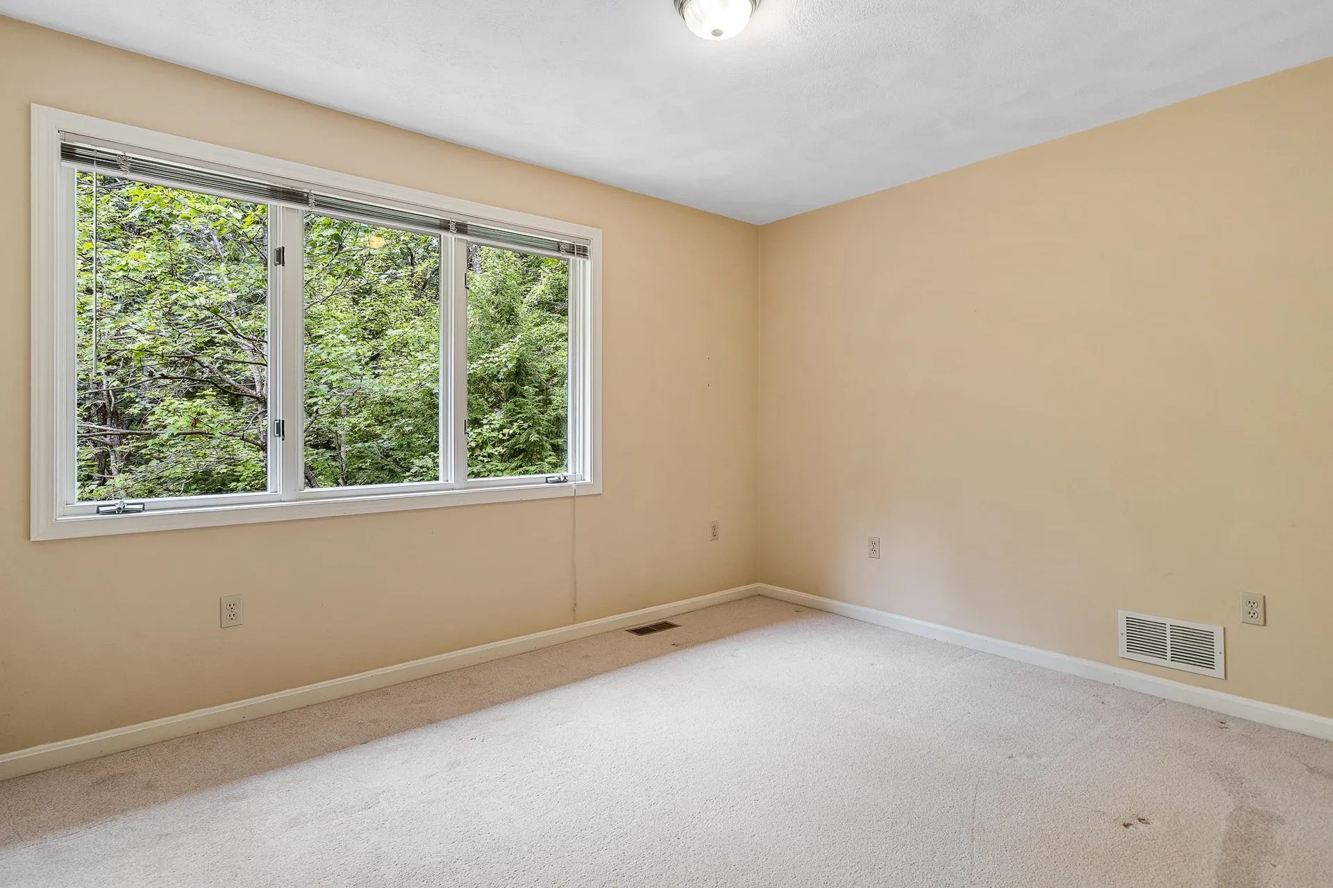 9 Pope Circle Nashua NH 03063