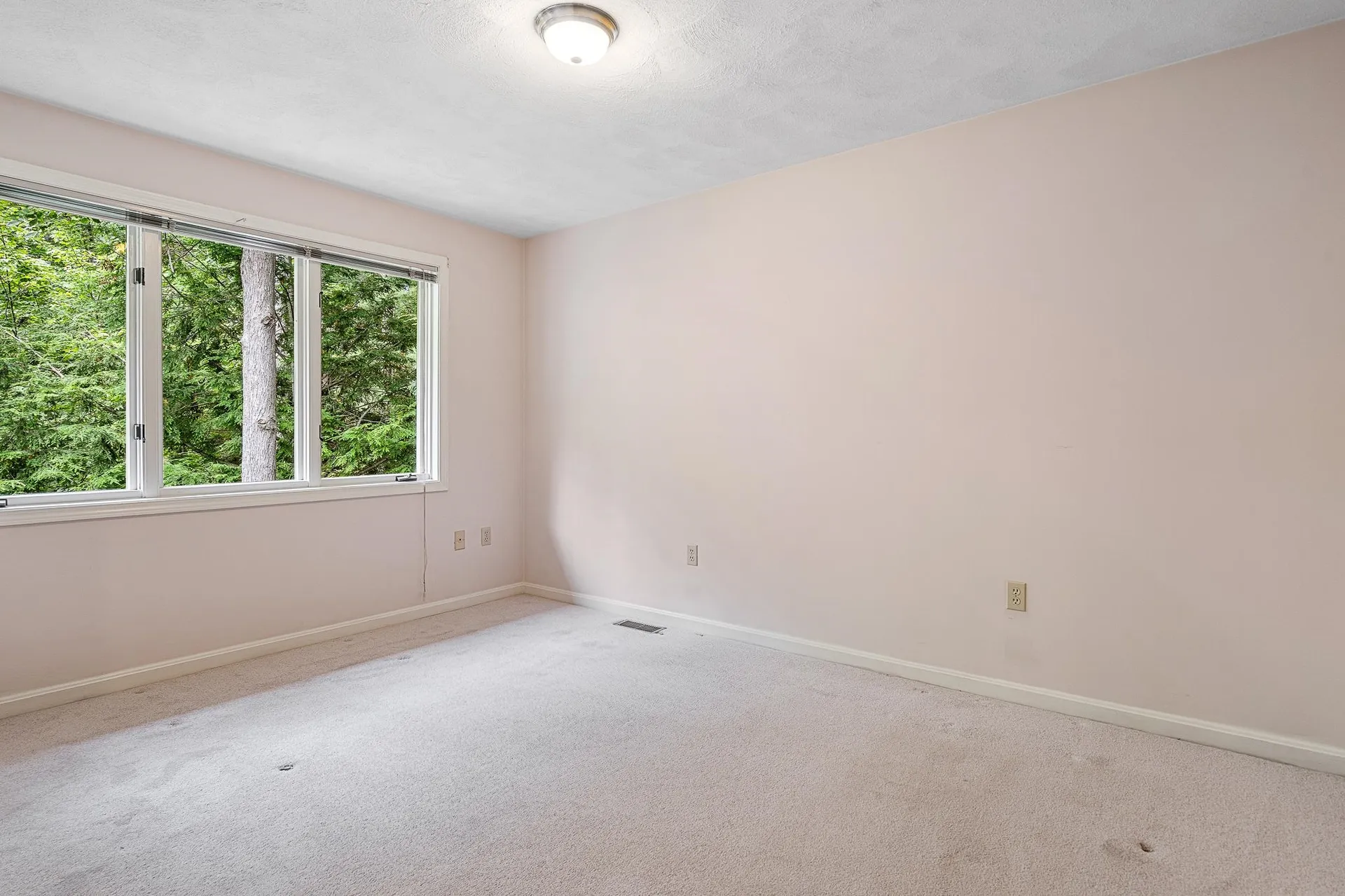 9 Pope Circle Nashua NH 03063