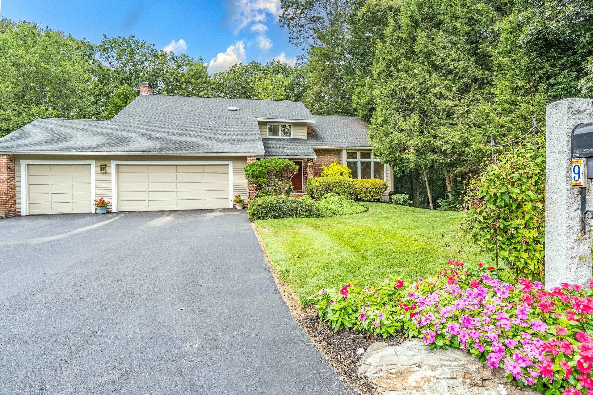9 Pope Circle Nashua NH 03063