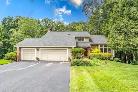 9 Pope Circle Nashua NH 03063