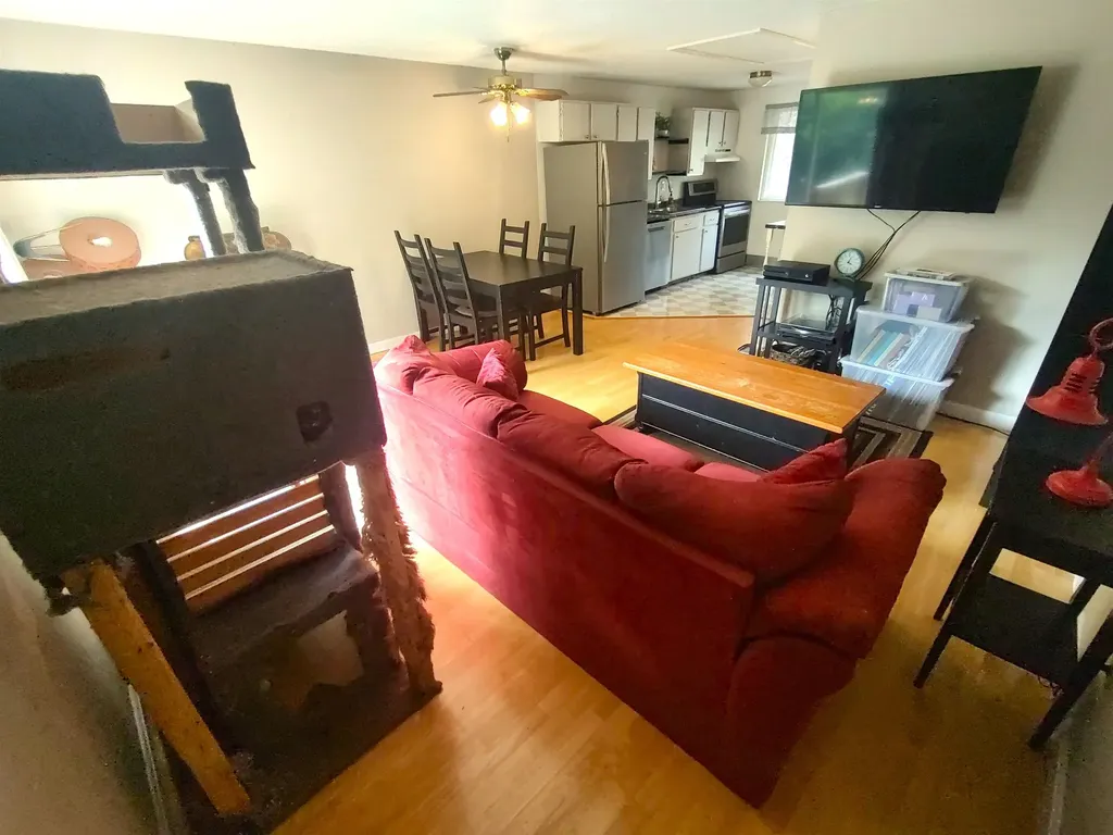 901 Mammoth Road Manchester NH 03104
