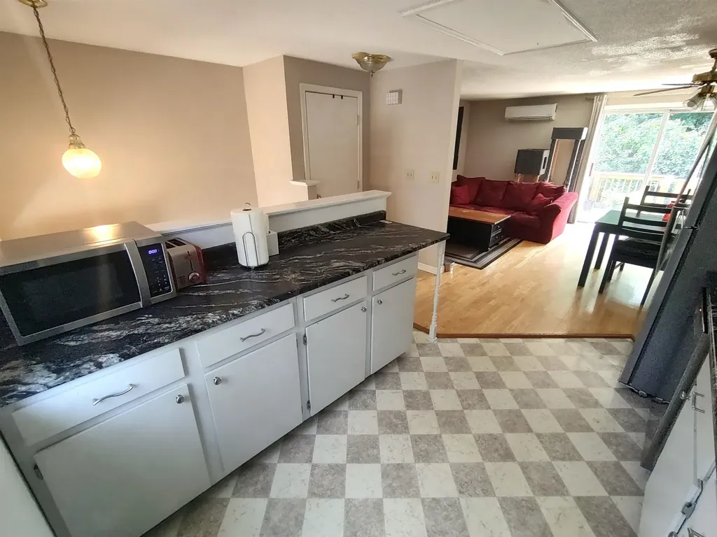901 Mammoth Road Manchester NH 03104
