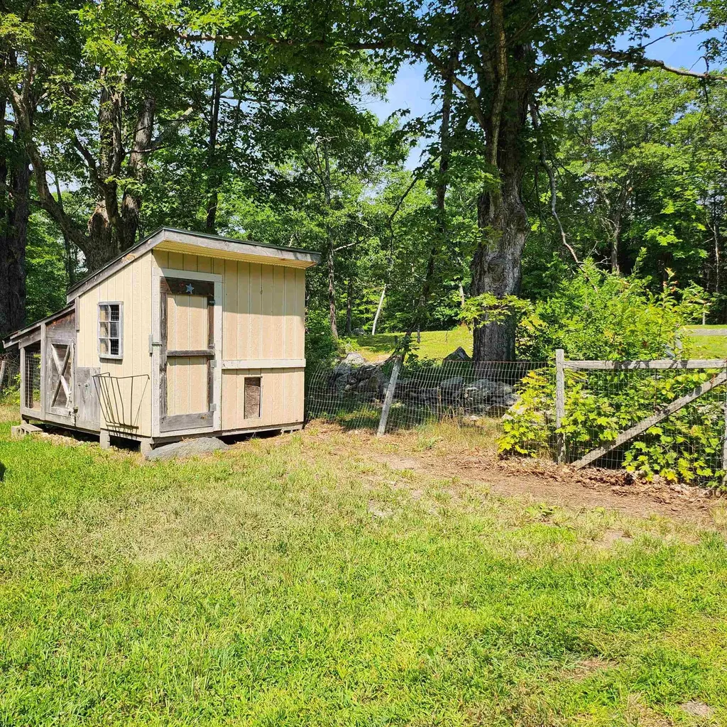 153 Mooseview Drive Brookfield NH 03872