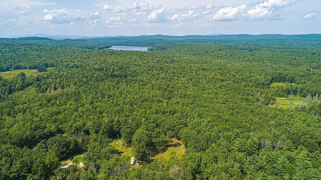 153 Mooseview Drive Brookfield NH 03872