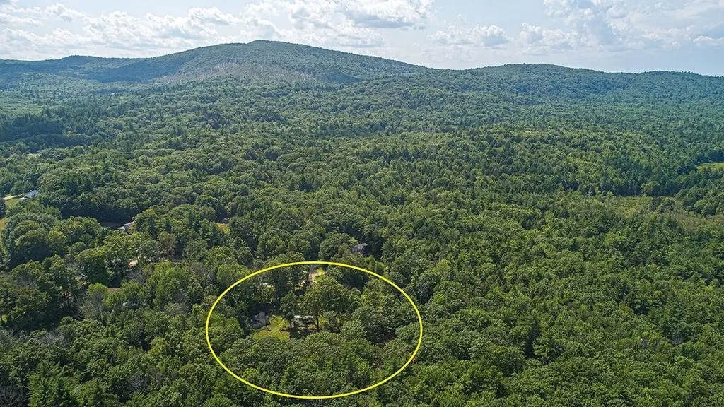 153 Mooseview Drive Brookfield NH 03872