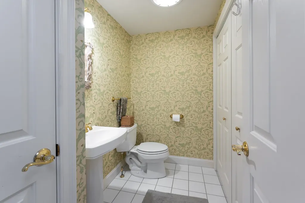 100 Hampton Meadows Hampton NH 03842