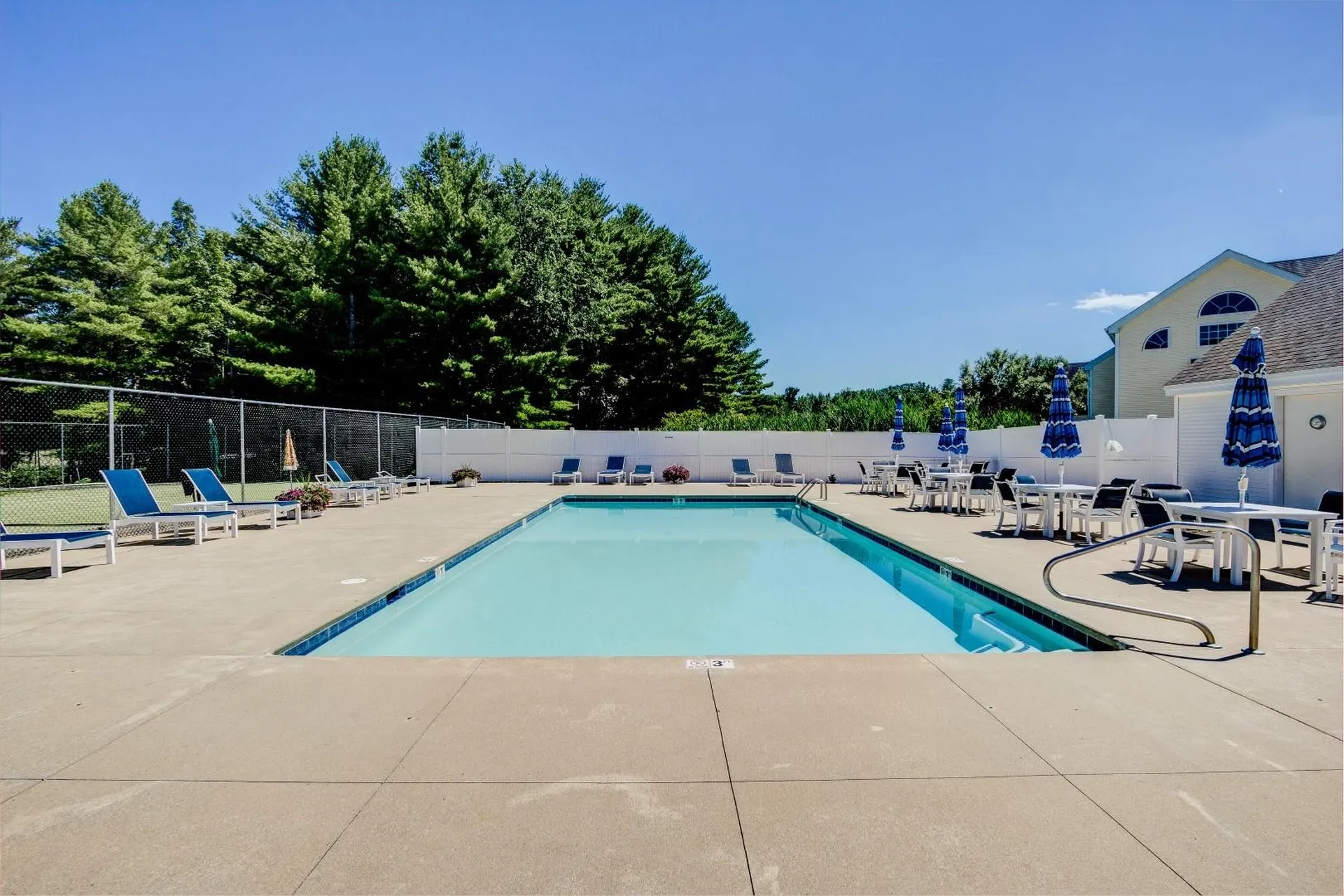 100 Hampton Meadows Hampton NH 03842