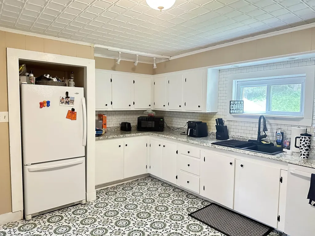 14 Knowlton Street Marlborough NH 03455